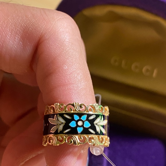 GUCCI ICON BLOOMS YELLOW GOLD AND ENAMEL RING - Picture 3 of 12